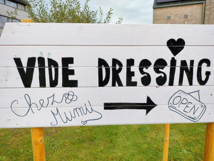  Garage sale, vide dressing