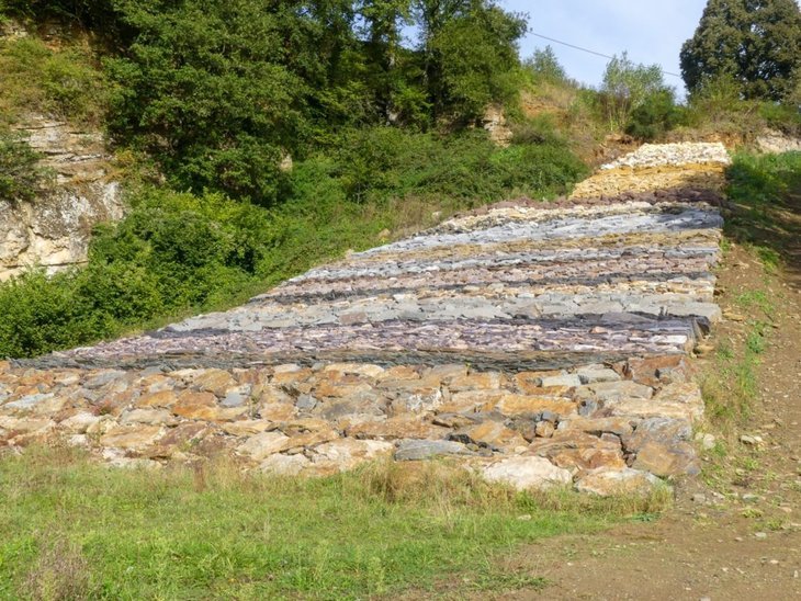 Ontspanning De geologische muur Gromont: deze indrukwekkende  stenen helling 