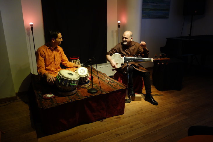 Concerten Asad Qizilbash & Luigi Vargiu: Sarod & Tabla Concert